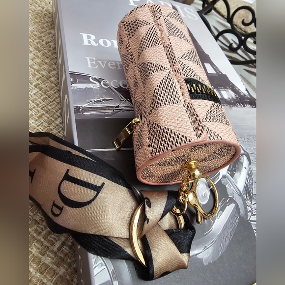 Fashion Pink Purse Charm Mini Bucket Lipstick Case Key Chain New - Picture 3 of 4